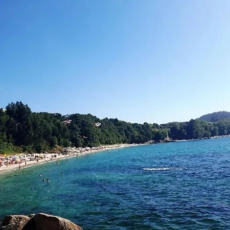 Piso Vistas Al Mar. Playa De Aguete. Rias Baixas.
